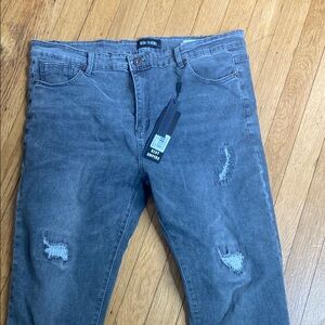 Gray Skinny Jeans with Sleek Fit and Subtle Distressing